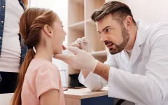 Symptoms and treatment of Staphylococcus aureus in adults and children