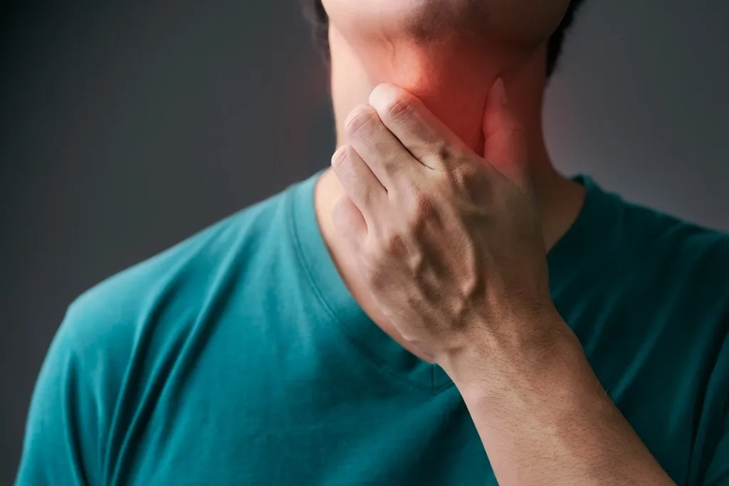 Feeling of coma in the throat: possible causes and treatment of the symptom